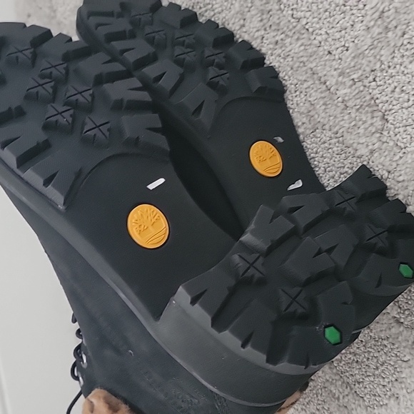 NWOT Womens Timberland Kinsley 6" Black Lace-Up Boots with Faux Fur Trim - Picture 4 of 4